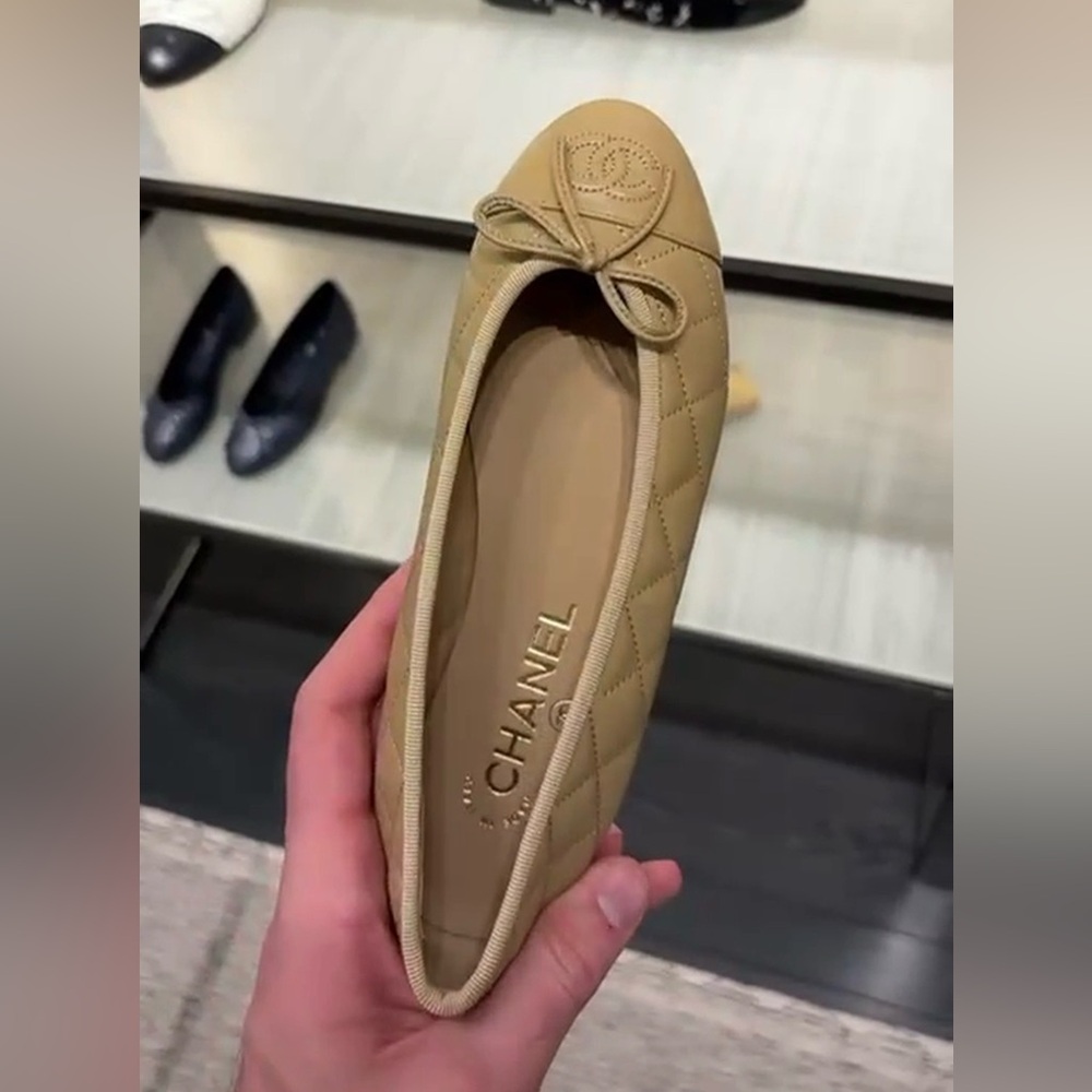 Chanel 26P beige ballerinas 37C